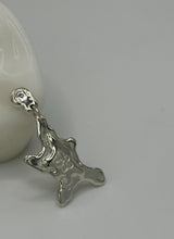 Load image into Gallery viewer, Flower Splash single earring