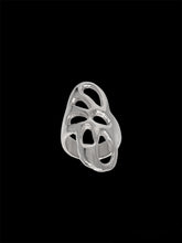 Load image into Gallery viewer, Cut Out Flower Ring