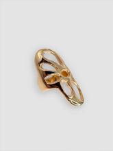 Load image into Gallery viewer, Cut Out Flower Ring