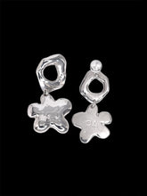 Load image into Gallery viewer, Flower Dangling Earrings
