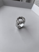 Load image into Gallery viewer, O.A Crater Signet ring