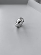 Load image into Gallery viewer, O.A. Craters Thin Band