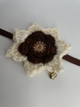 Load image into Gallery viewer, Knitted flower collars