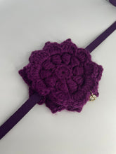 Load image into Gallery viewer, Knitted flower collars