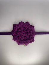 Load image into Gallery viewer, Knitted flower collars