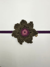 Load image into Gallery viewer, Knitted flower collars