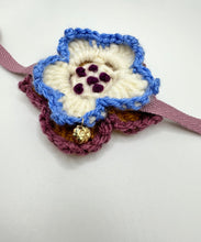 Load image into Gallery viewer, Knitted flower collars