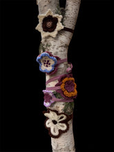 Load image into Gallery viewer, Knitted flower collars