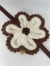 Load image into Gallery viewer, Knitted flower collars