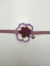 Load image into Gallery viewer, Knitted flower collars