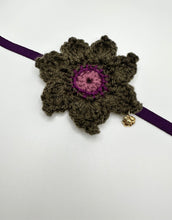 Load image into Gallery viewer, Knitted flower collars