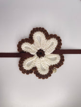 Load image into Gallery viewer, Knitted flower collars