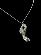 Load image into Gallery viewer, FALLOS pendant