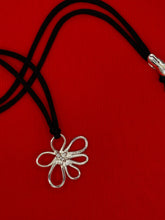 Load image into Gallery viewer, Flower string choker (DROP 2)
