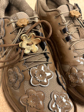 Load image into Gallery viewer, Shoelace flowers
