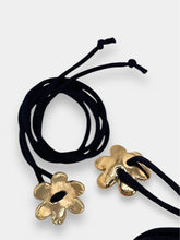 Load image into Gallery viewer, Shoelace flowers
