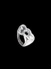Load image into Gallery viewer, Big Daisy Ring
