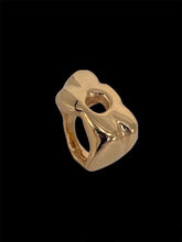 Load image into Gallery viewer, Big Daisy Ring
