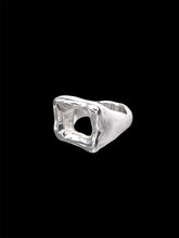 Load image into Gallery viewer, Square Signet ring
