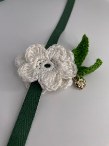 Knitted flower collars